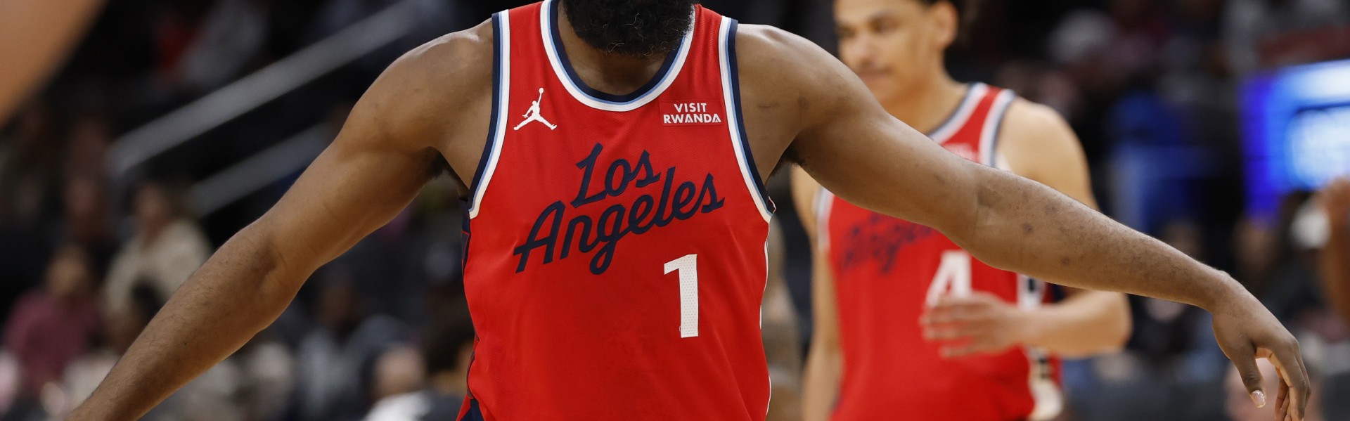 乐鱼体育官网入口-张佳玮：理论上哈登与双塔化学反应很美好 东部一团糟&amp;一切皆可能