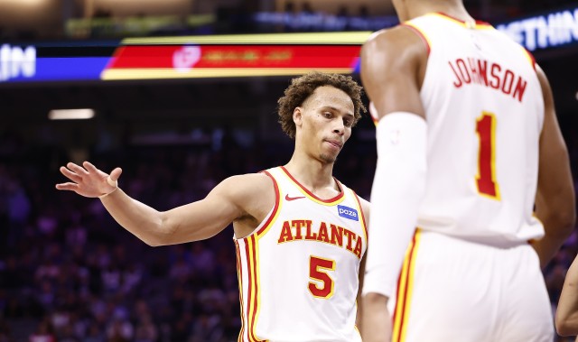 乐鱼体育-还有机会！老鹰第三节26-21还落后湖人16分进末节 最多落后32分