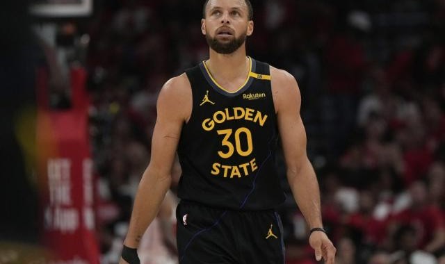 库里受伤后泪洒更衣室 赛程密集复出窗口只剩一个