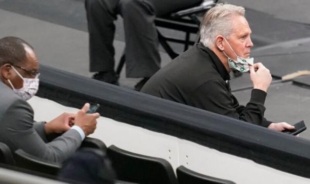 乐鱼体育官方网站-绿军防守为何严重下滑？安吉：赛季前球队缺少磨合