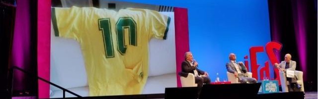 乐鱼体育官方网站-艺术足球巅峰：法尔考和济科回忆1982梦幻巴西